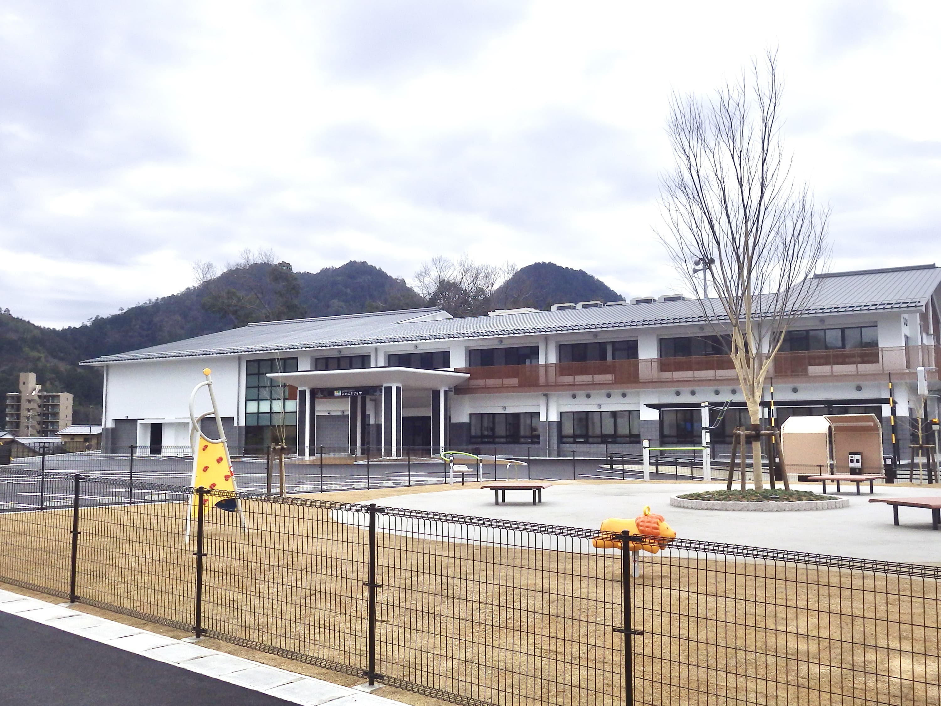 サンテック株式会社　白鳥中学校